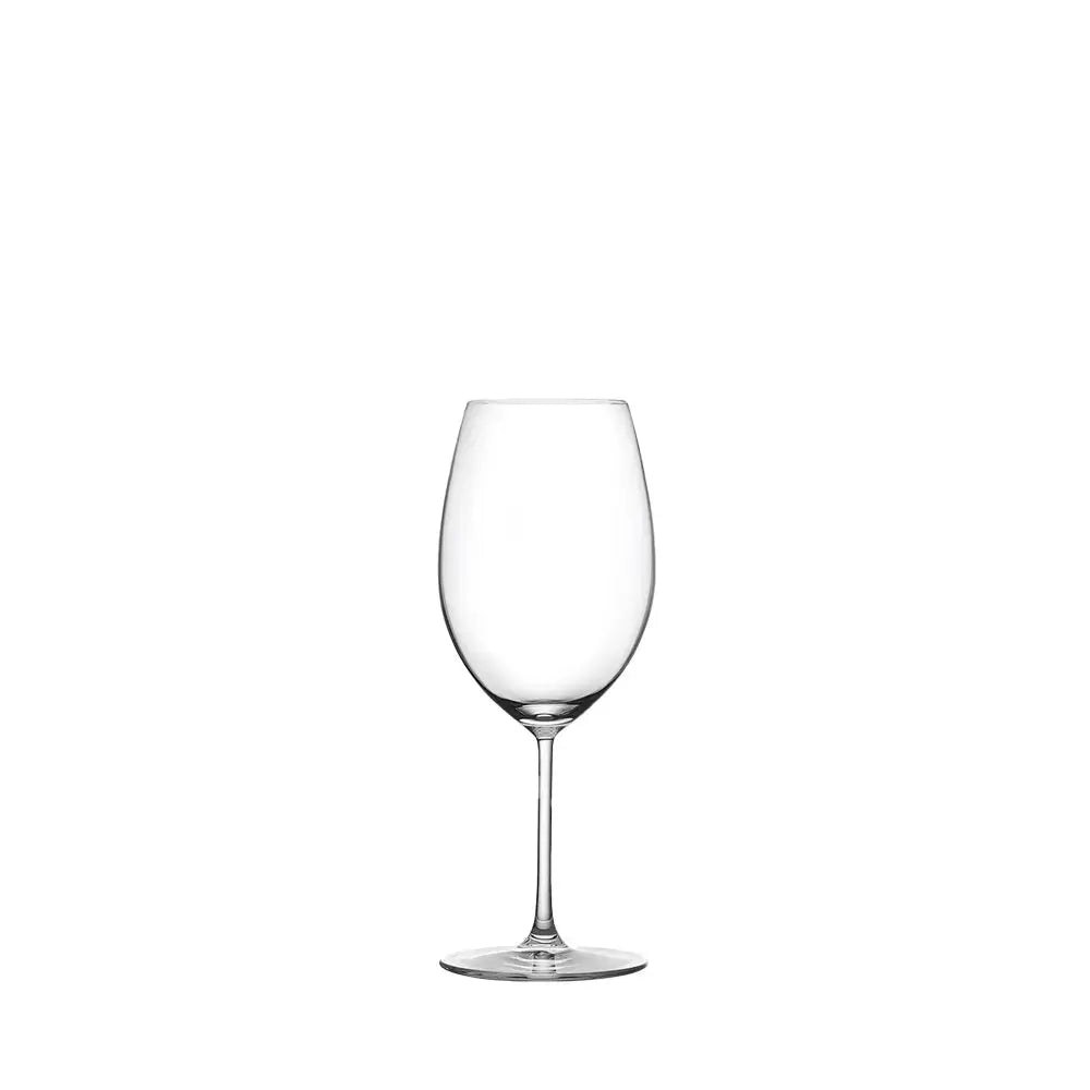 Verre à vin pour Bordeaux transparent, vide, sur fond blanc.