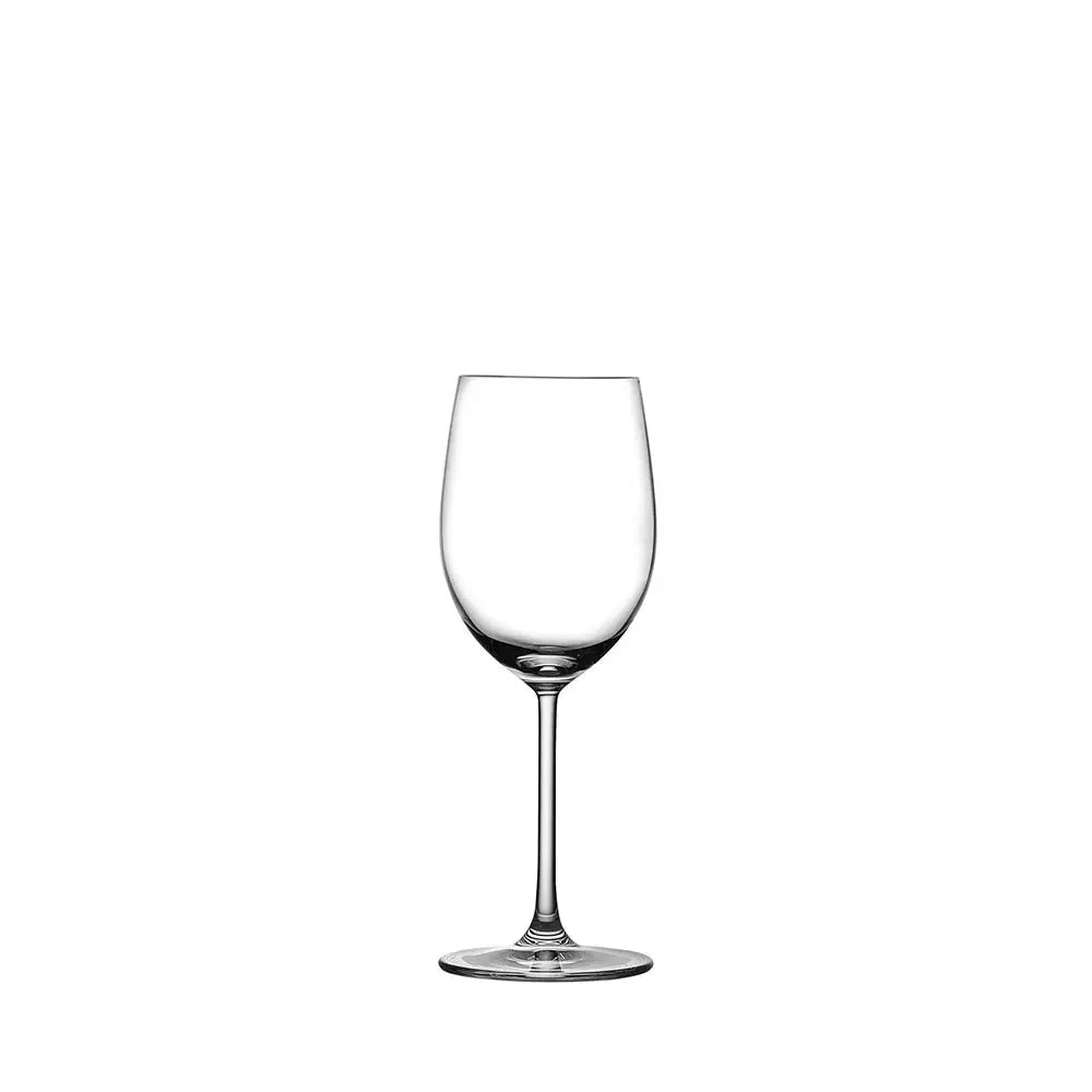 Verre à vin élégant et transparent, spécialement conçu pour le Sauvignon Blanc, présenté sur un fond blanc minimaliste.