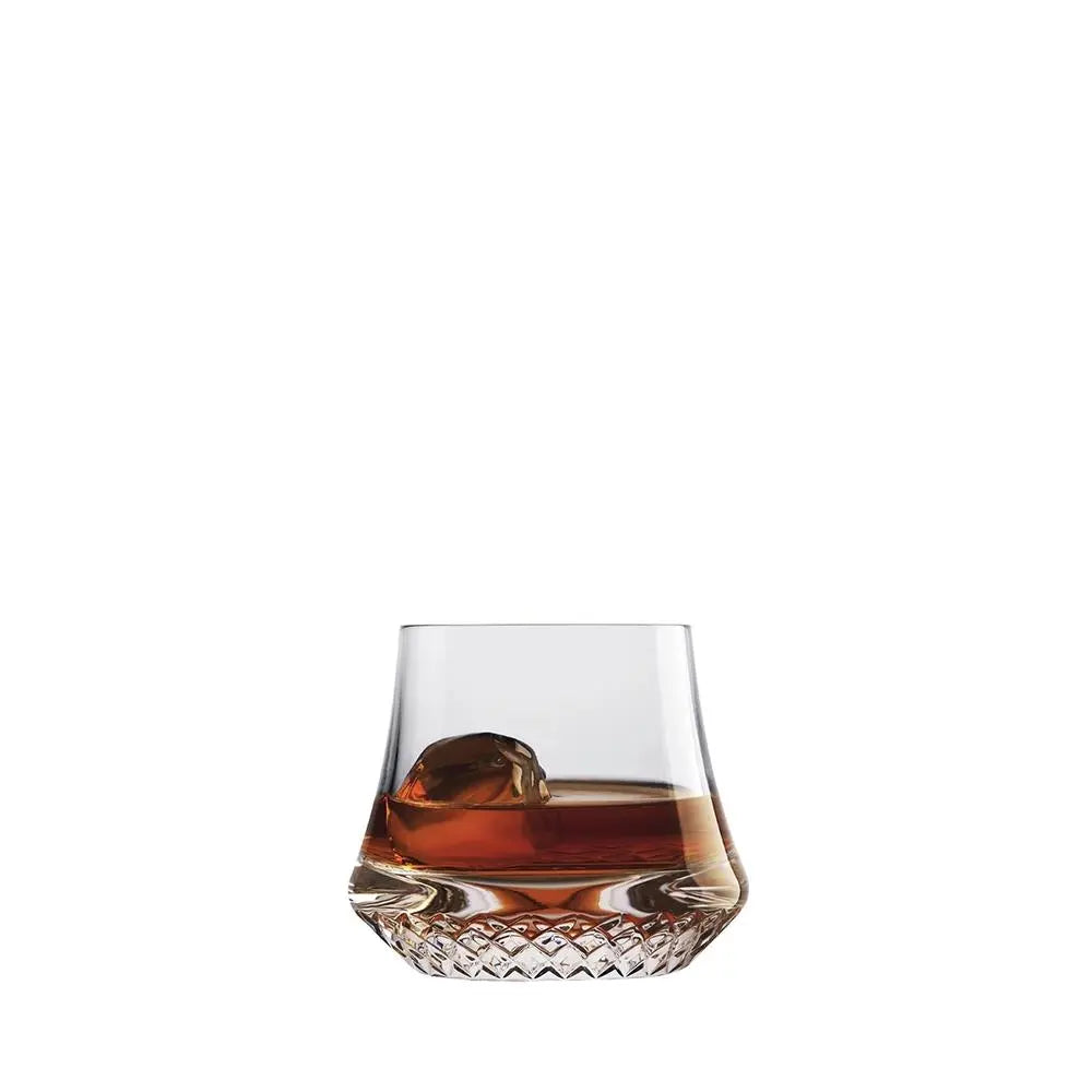 Ensemble de 2 verres de whisky SOF Paris plein sur fond blanc. 