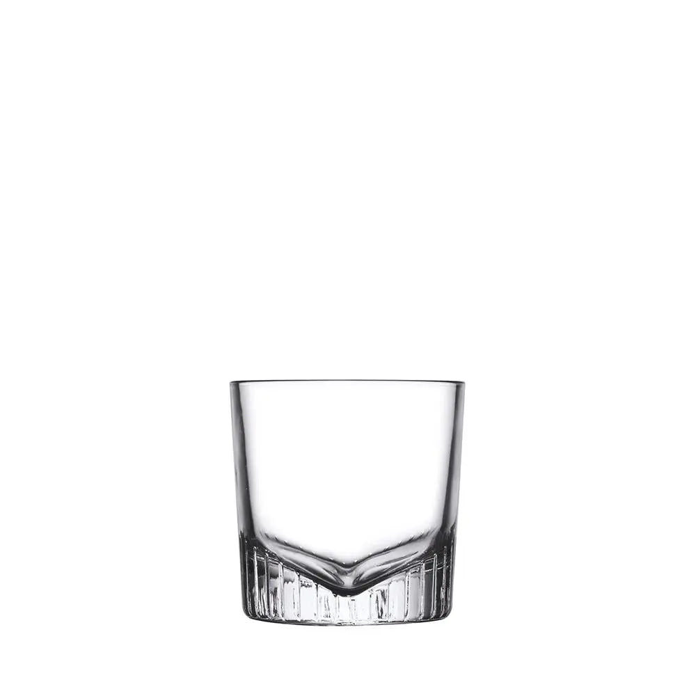 Set de 4 verres de whisky Caldera vide sur fond blanc. 