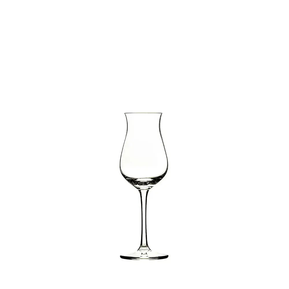 Verre de cognac style Tulipe sur fond blanc. 