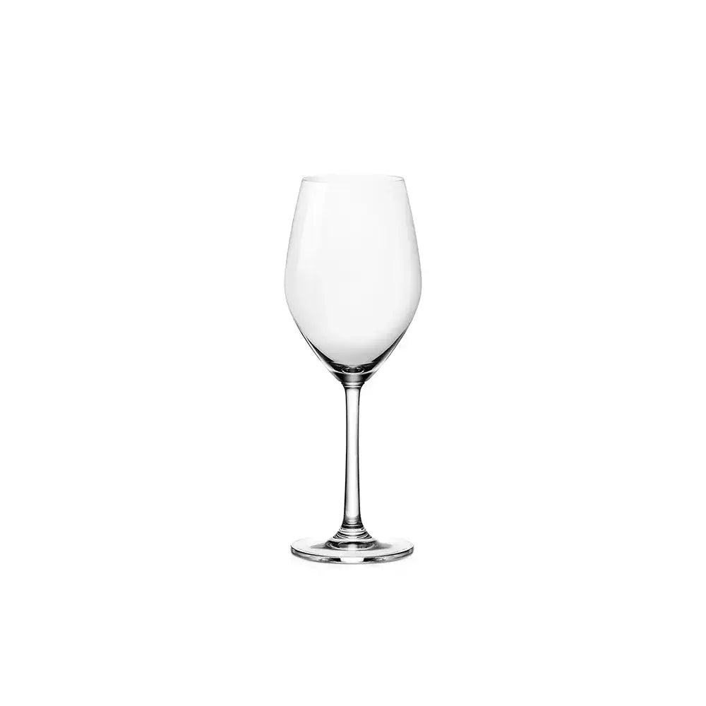 Verre pour vin blanc vide sur fond blanc.