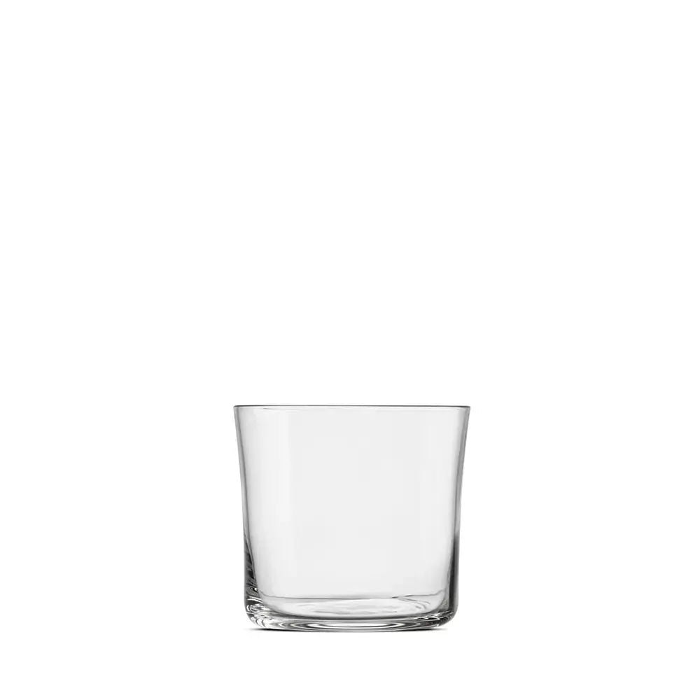 Verre à cocktail Lowball vide en cristal sans plomb sur fond blanc, vue de face.